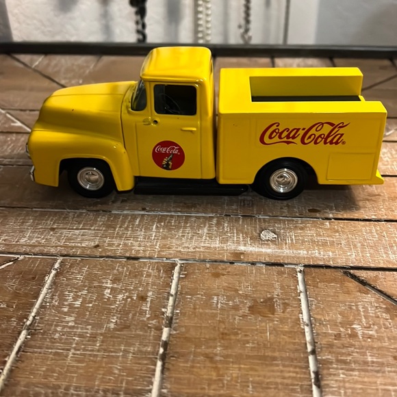 Vintage Ertl F600 Coca Cola 1956 Delivery Truck Bank. Good condition. See pics. - Picture 1 of 7
